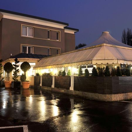 Bivius Hotel Restaurant Luxembourg Штрассен Экстерьер фото