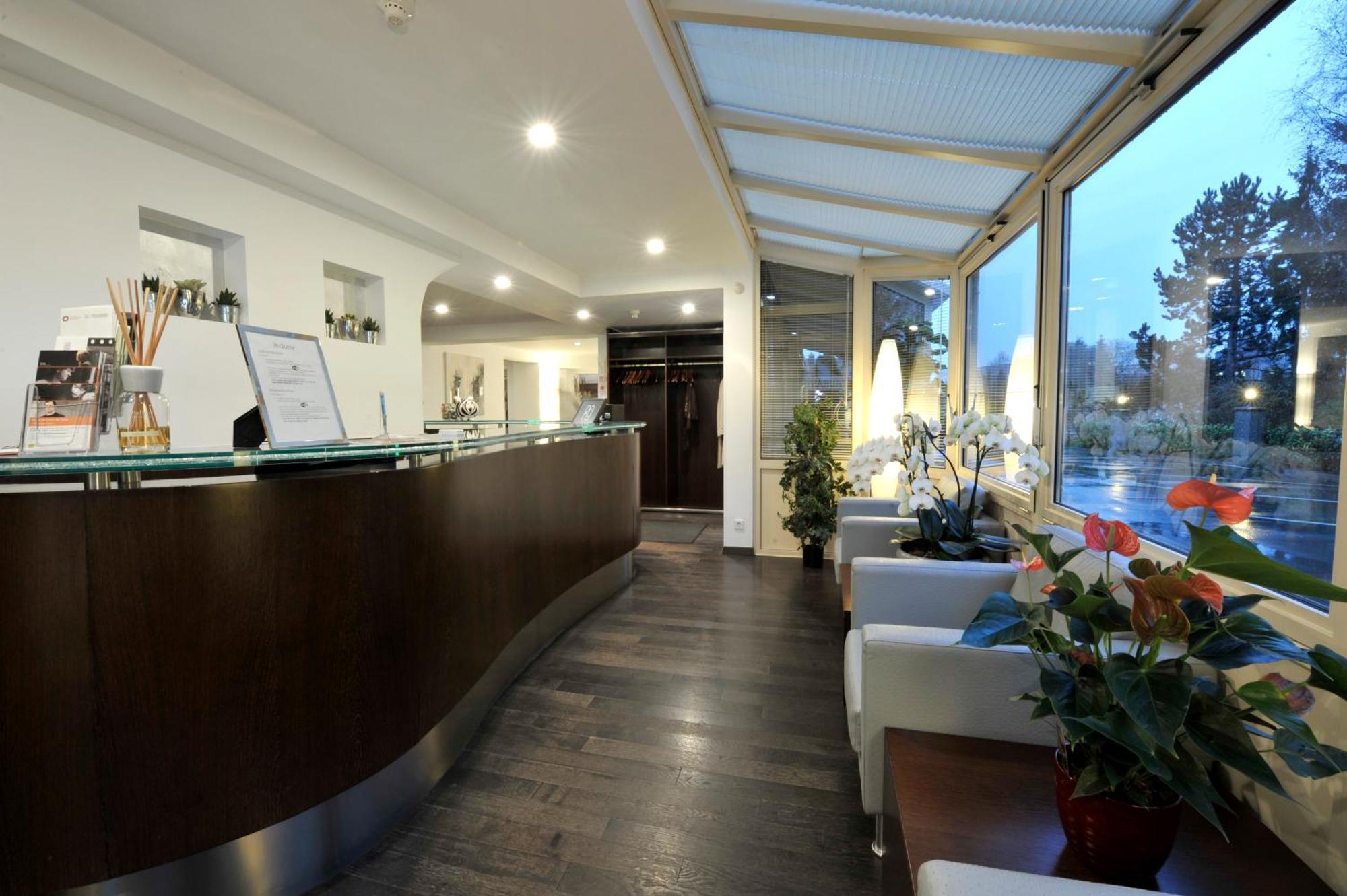 Bivius Hotel Restaurant Luxembourg Штрассен Экстерьер фото