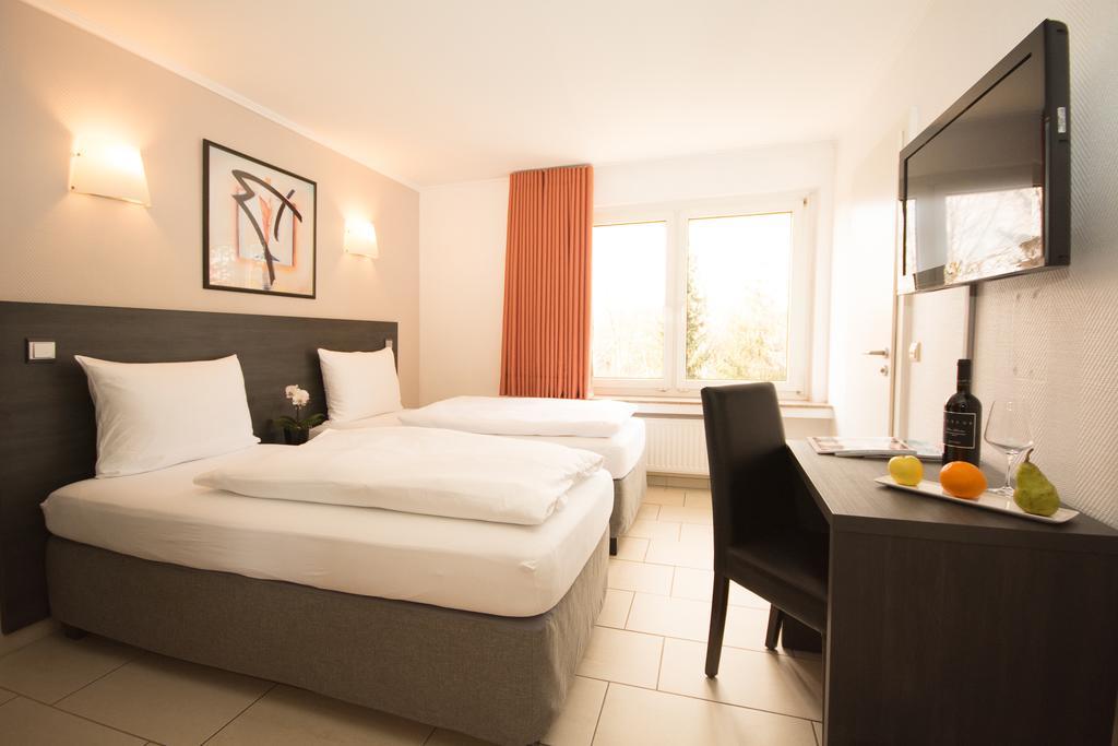 Bivius Hotel Restaurant Luxembourg Штрассен Экстерьер фото
