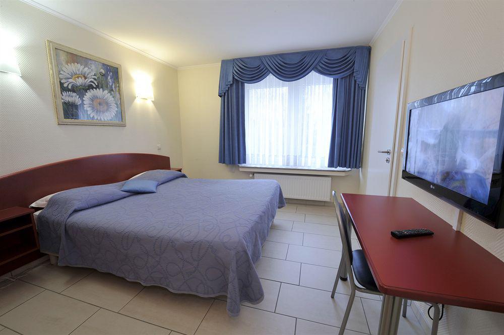 Bivius Hotel Restaurant Luxembourg Штрассен Экстерьер фото