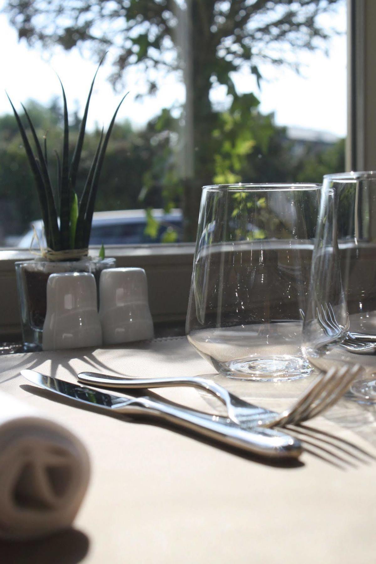 Bivius Hotel Restaurant Luxembourg Штрассен Экстерьер фото