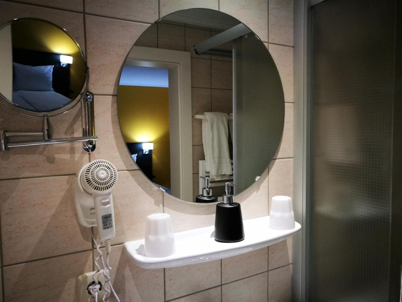Bivius Hotel Restaurant Luxembourg Штрассен Экстерьер фото